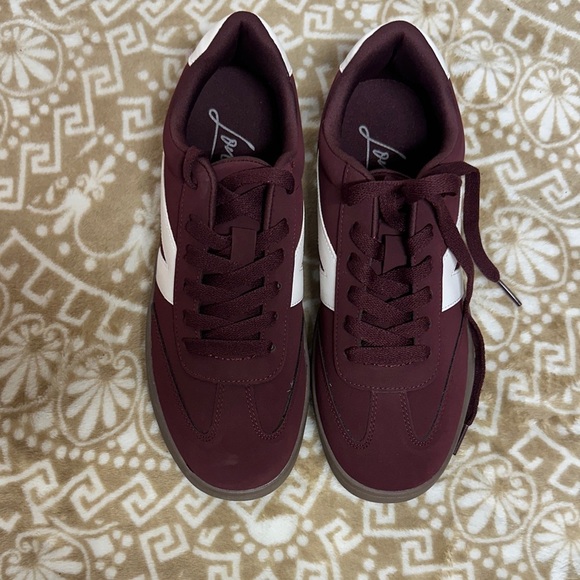 London Rag Shoes - London Rag
Womens Zoomer Contrasting Patchwork Chunky Sneakers Maroon NWT